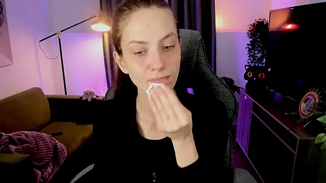 EmilyWilden online show from 10/27/25, 08:37
