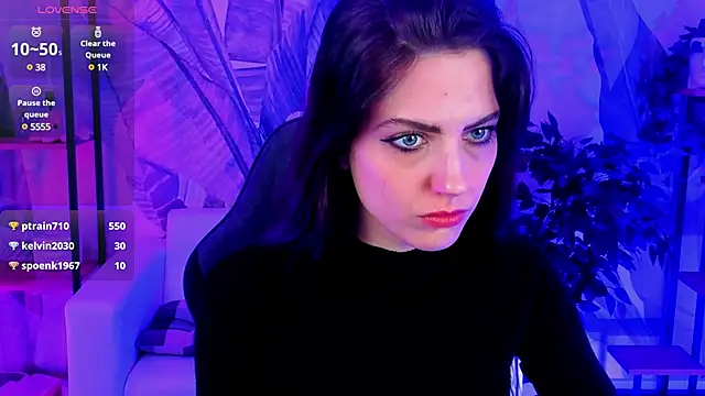 Snapshot of EmilyWilden chatting on 12/08/24, 12:30 EmilyWilden online show from 12/08/24, 12:30