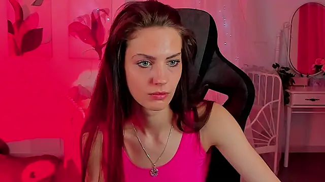 Snapshot of EmilyWilden chatting on 03/11/25, 12:28 EmilyWilden online show from 03/11/25, 12:28