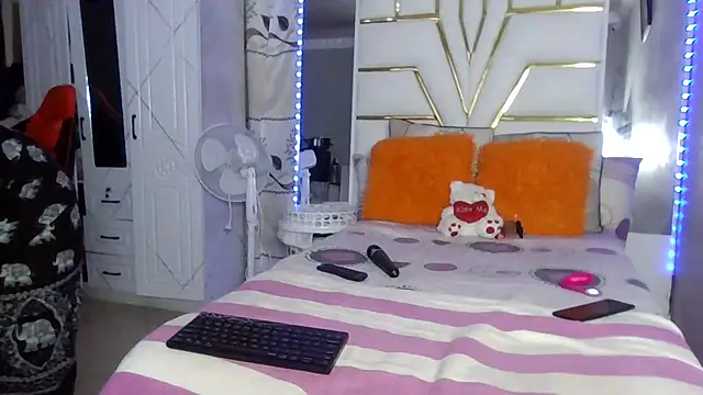 Snapshot of SexyyNana chatting on 09/17/25, 10:34 SexyyNana online show from 09/17/25, 10:34