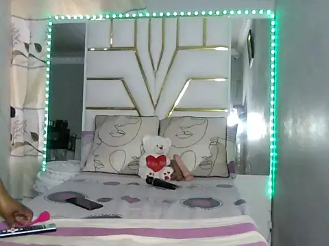 Snapshot of SexyyNana chatting on 09/21/25, 01:05 SexyyNana online show from 09/21/25, 01:05