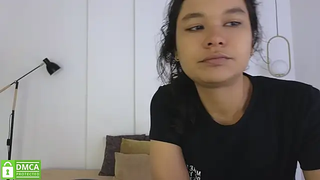 Snapshot of sexychanell_18 chatting on 06/20/26, 01:38 sexychanell 18 online show from 06/20/26, 01:38