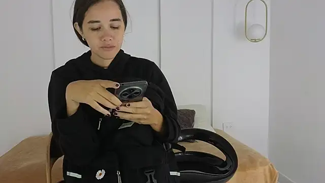 Snapshot of sexychanell_18 chatting on 01/09/26, 01:07 sexychanell 18 online show from 01/09/26, 01:07