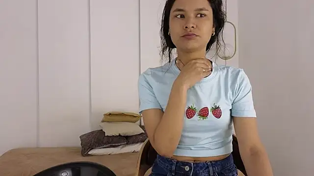 Snapshot of sexychanell_18 chatting on 12/20/25, 01:03 sexychanell 18 online show from 12/20/25, 01:03