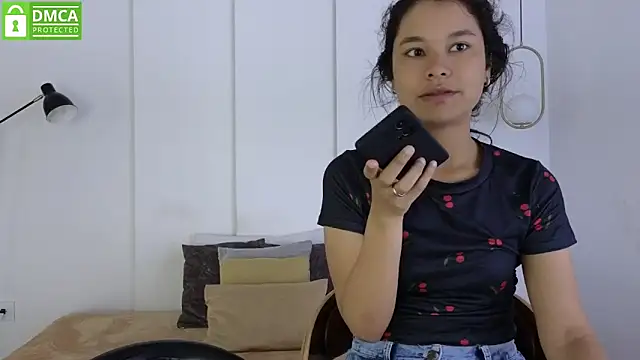 Snapshot of sexychanell_18 chatting on 02/15/26, 01:21 sexychanell 18 online show from 02/15/26, 01:21