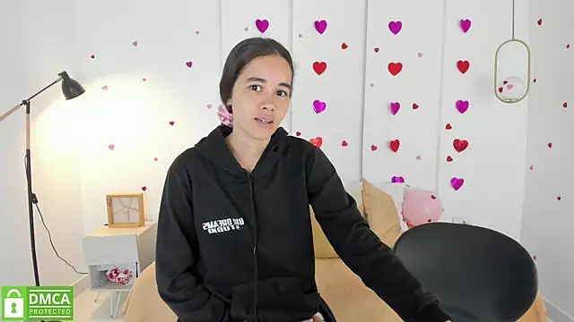 Snapshot of sexychanell_18 chatting on 02/15/25, 12:43 sexychanell 18 online show from 02/15/25, 12:43