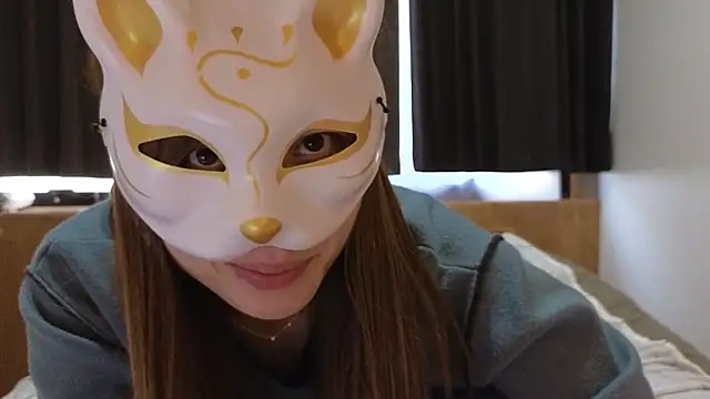 Snapshot of LuuLee0804 chatting on 02/07/25, 12:20 LuuLee0804 online show from 02/07/25, 12:20