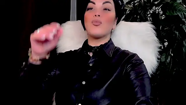 Snapshot of QueenOfUrKink chatting on 02/12/26, 07:57 QueenOfUrKink online show from 02/12/26, 07:57