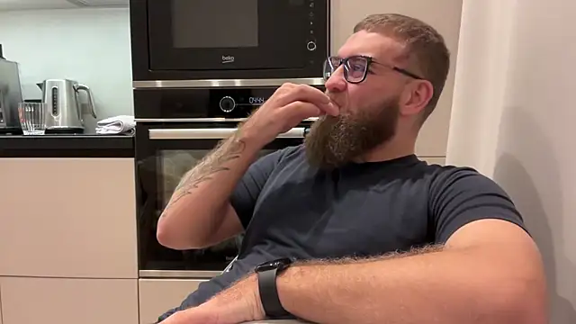 Bear bear  online show from 11/12/25, 11:25