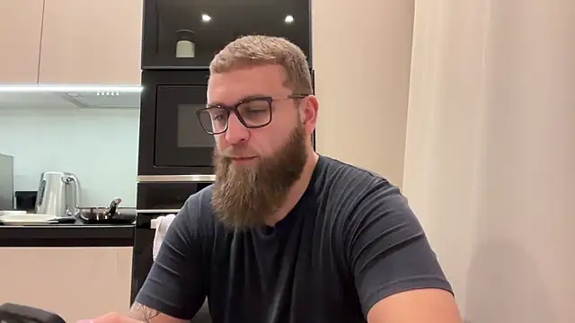 Bear bear  online show from 11/23/25, 01:21