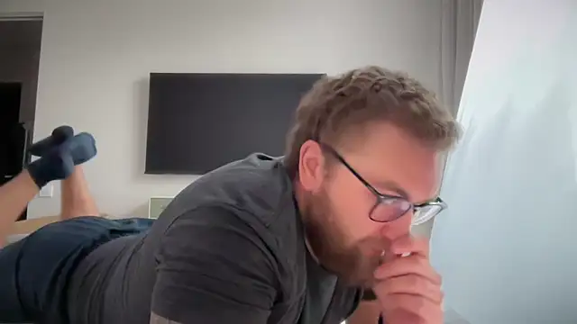 Bear bear  online show from 04/22/26, 09:38