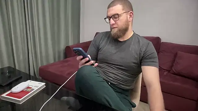 Snapshot of Bear_bear_ chatting on 03/08/25, 12:55 Bear bear online show from 03/08/25, 12:55