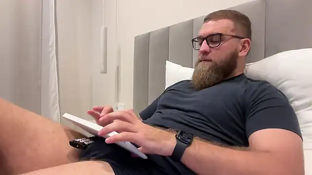 Bear bear  online show from 11/10/25, 11:04