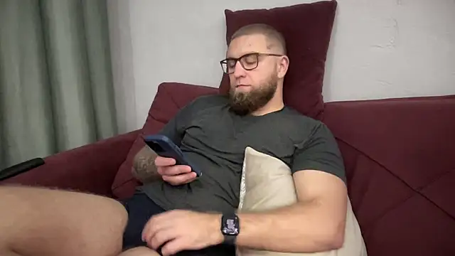 Snapshot of Bear_bear_ chatting on 02/19/25, 05:27 Bear bear online show from 02/19/25, 05:27