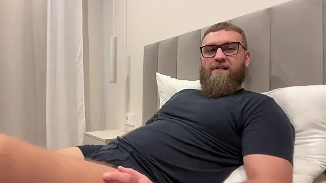 Bear bear  online show from 11/14/25, 11:36