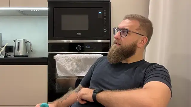 Bear bear  online show from 12/04/25, 12:04