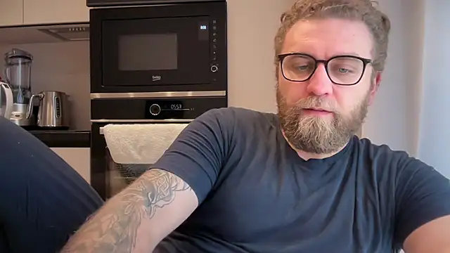 Bear bear  online show from 04/23/26, 12:29