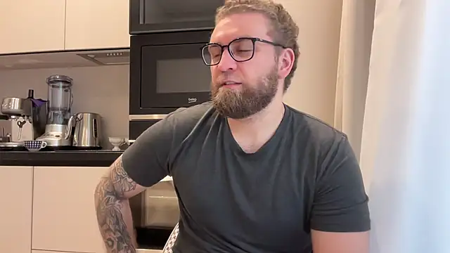 Bear bear  online show from 04/07/26, 07:43