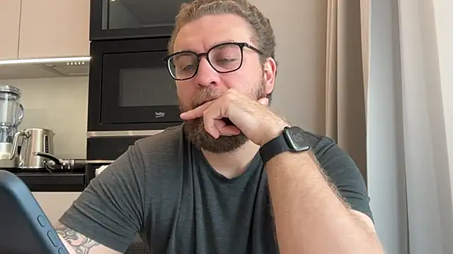 Bear bear  online show from 04/14/26, 09:03