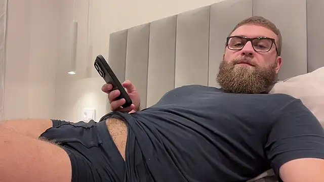 Bear bear  online show from 11/26/25, 11:32