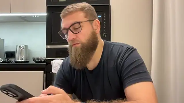 Bear bear  online show from 11/25/25, 11:21