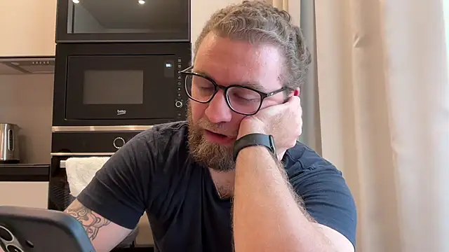 Bear bear  online show from 04/10/26, 10:22