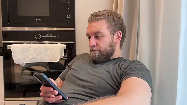 Bear bear  online show from 04/08/26, 09:44