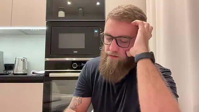 Bear bear  online show from 11/28/25, 11:21