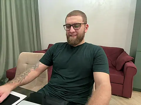 Snapshot of Bear_bear_ chatting on 03/13/25, 04:49 Bear bear online show from 03/13/25, 04:49