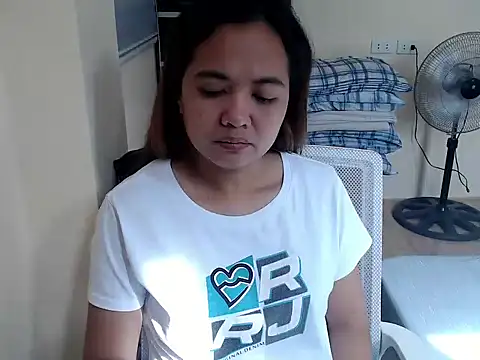 xTheLastVIRGINx online show from 02/15/26, 06:25