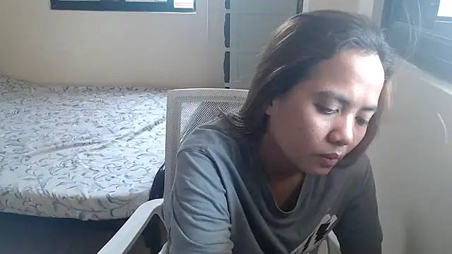 Snapshot of xTheLastVIRGINx chatting on 10/17/25, 04:38 xTheLastVIRGINx online show from 10/17/25, 04:38