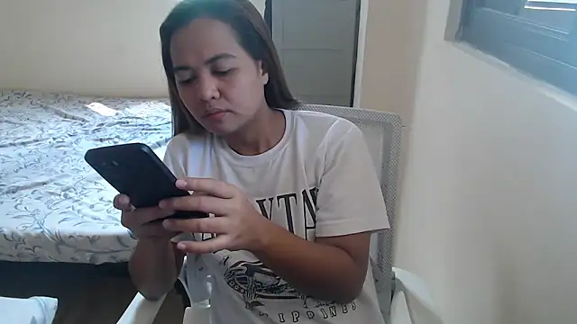 Snapshot of xTheLastVIRGINx chatting on 10/05/25, 04:47 xTheLastVIRGINx online show from 10/05/25, 04:47