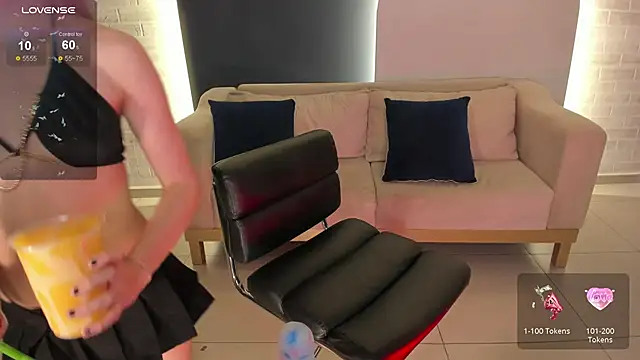 JuanitaClay online show from 03/18/25, 11:53