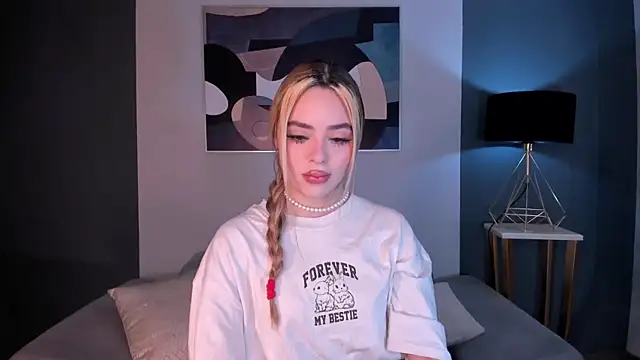 JuanitaClay online show from 09/09/25, 12:36