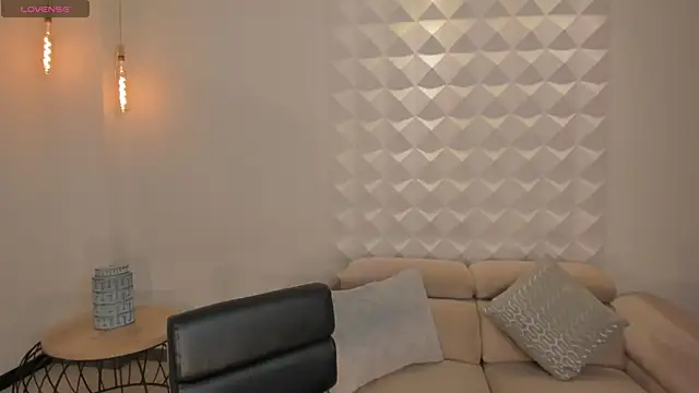 JuanitaClay online show from 11/06/25, 10:25