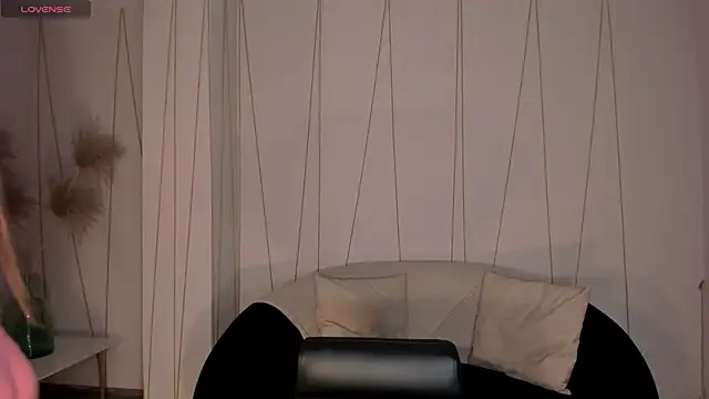 JuanitaClay online show from 05/15/26, 07:23