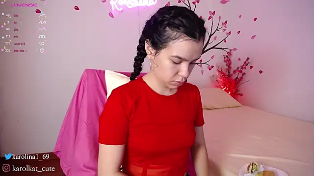Snapshot of Karolina_1 chatting on 02/11/25, 01:20 Karolina 1 online show from 02/11/25, 01:20
