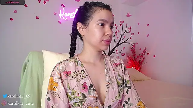 Snapshot of Karolina_1 chatting on 02/22/25, 02:08 Karolina 1 online show from 02/22/25, 02:08