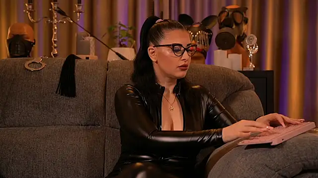 kelly kent online show from 09/28/25, 09:33