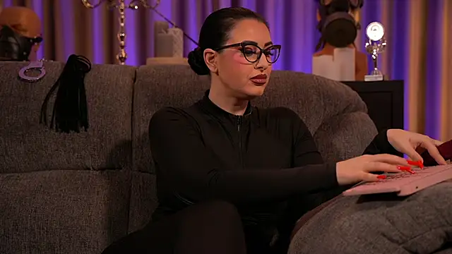 kelly kent online show from 03/03/25, 01:38