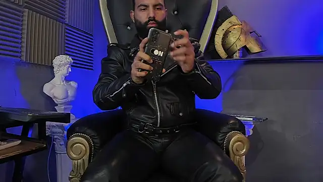 Snapshot of BeardAndrew chatting on 11/08/25, 04:05 BeardAndrew online show from 11/08/25, 04:05