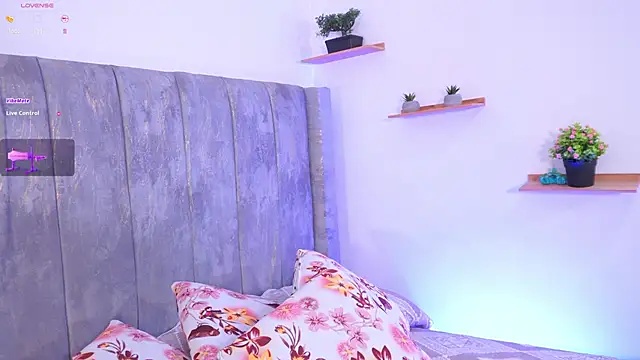 lara giraldo online show from 09/18/25, 12:52