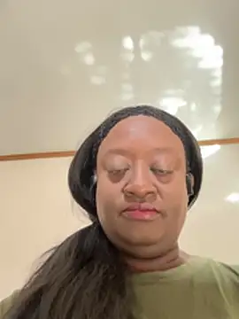 Katiefyi online show from 04/15/26, 01:37