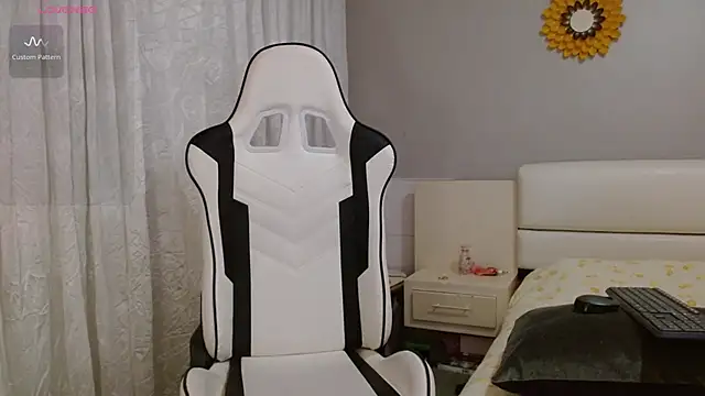 Freyja soh online show from 10/23/25, 09:46