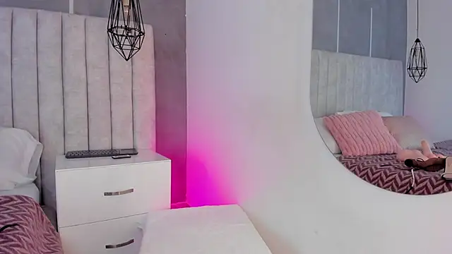 my friends mom online show from 04/13/26, 11:36