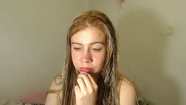 Snapshot of SweetSofty chatting on 01/27/25, 10:27 SweetSofty online show from 01/27/25, 10:27