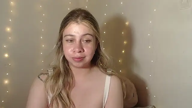 Snapshot of SweetSofty chatting on 10/01/25, 10:24 SweetSofty online show from 10/01/25, 10:24
