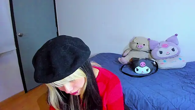 Snapshot of Akane-Mou chatting on 02/19/25, 06:55 Akane-Mou online show from 02/19/25, 06:55