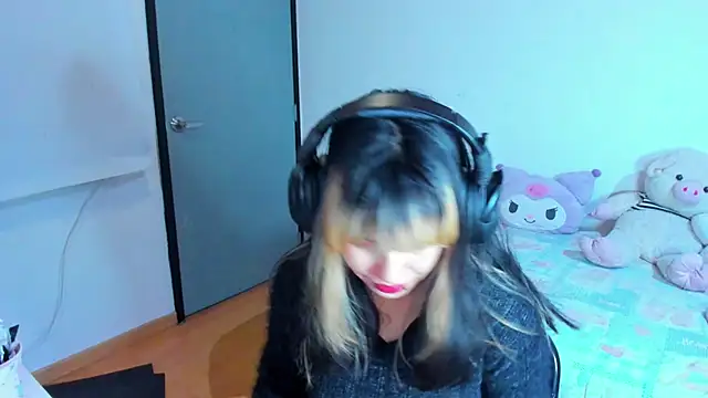 Snapshot of Akane-Mou chatting on 01/13/25, 05:44 Akane-Mou online show from 01/13/25, 05:44