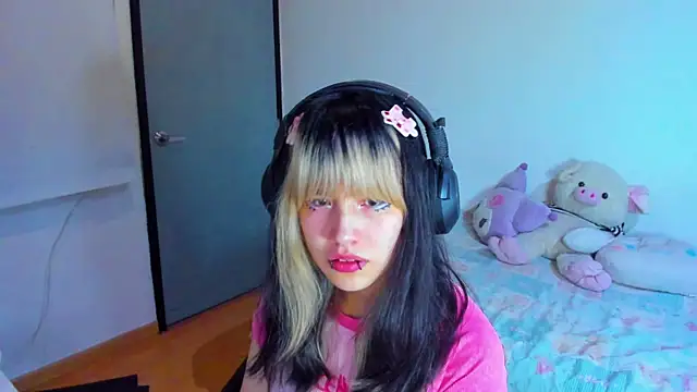 Snapshot of Akane-Mou chatting on 01/18/25, 04:59 Akane-Mou online show from 01/18/25, 04:59